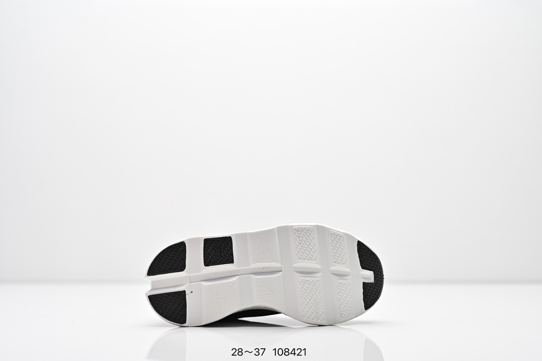 图片[6]-童鞋 On昂跑 全新综合体能训练运动鞋Cloud X 舒适乐趣跑，缓震、轻量 On昂跑 Cloudsurfer上演中底“变形计” ，打破传统格局缔造柔软脚感。 On昂跑对于值友来说已经是个相对熟悉的品牌了，旗下的经典款Cloud X兼具稳健敏捷、功能多面，轻量脚感和灵活反馈等优点，是健身爱好者最喜欢的鞋履产品之一。2022年首发的超厚底怪兽跑鞋Cloudmonster，加载最大的Cloudtec模块，柔软的缓震和强力的回弹体验，也让他一战成名，进入大体重运动爱好者和与大众跑者的入门跑鞋心选名单。 尺码：28～37-选品中心