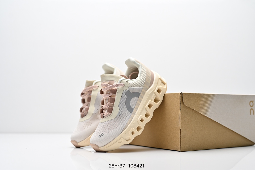 图片[5]-集合图 童鞋 On昂跑 全新综合体能训练运动鞋Cloud X 舒适乐趣跑，缓震、轻量 On昂跑 Cloudsurfer上演中底“变形计” ，打破传统格局缔造柔软脚感。 On昂跑对于值友来说已经是个相对熟悉的品牌了，旗下的经典款Cloud X兼具稳健敏捷、功能多面，轻量脚感和灵活反馈等优点，是健身爱好者最喜欢的鞋履产品之一。2022年首发的超厚底怪兽跑鞋Cloudmonster，加载最大的Cloudtec模块，柔软的缓震和强力的回弹体验，也让他一战成名，进入大体重运动爱好者和与大众跑者的入门跑鞋心选名单。 尺码：28～37-选品中心