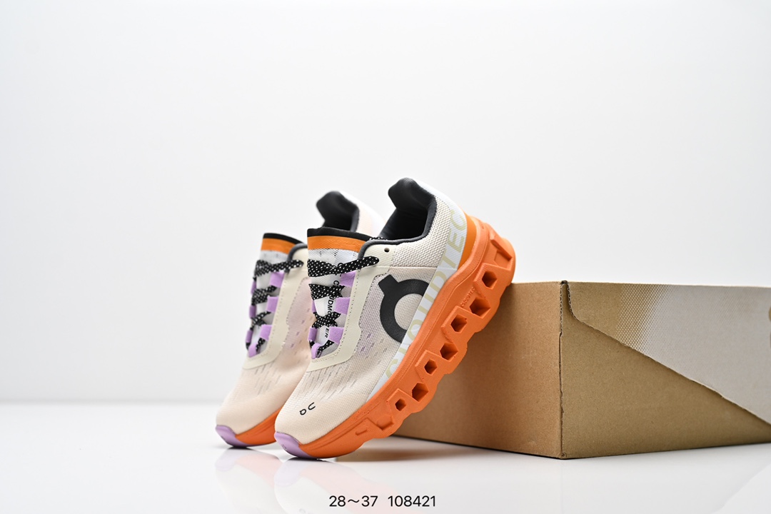 图片[4]-集合图 童鞋 On昂跑 全新综合体能训练运动鞋Cloud X 舒适乐趣跑，缓震、轻量 On昂跑 Cloudsurfer上演中底“变形计” ，打破传统格局缔造柔软脚感。 On昂跑对于值友来说已经是个相对熟悉的品牌了，旗下的经典款Cloud X兼具稳健敏捷、功能多面，轻量脚感和灵活反馈等优点，是健身爱好者最喜欢的鞋履产品之一。2022年首发的超厚底怪兽跑鞋Cloudmonster，加载最大的Cloudtec模块，柔软的缓震和强力的回弹体验，也让他一战成名，进入大体重运动爱好者和与大众跑者的入门跑鞋心选名单。 尺码：28～37-选品中心