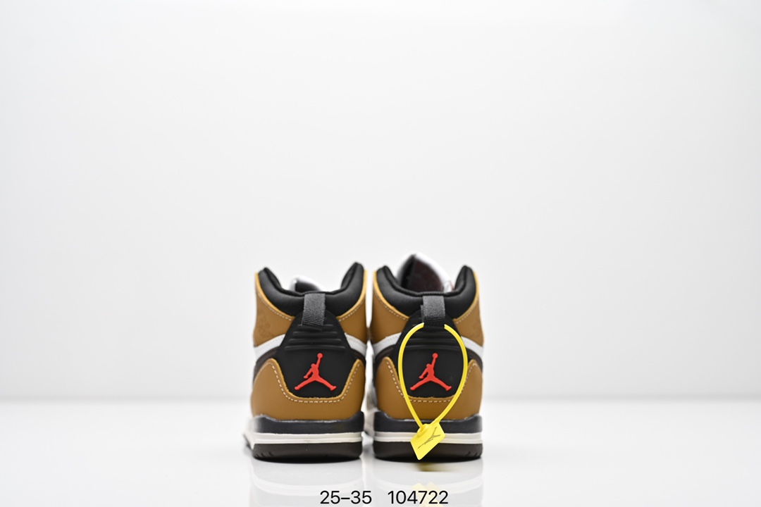 图片[7]-童鞋Air Jordan Legacy 312 “Command Force” 高帮AJ312 乔丹312代 aj312 乔312 高邦 乔丹篮球鞋系列 号称 “最强三合一” 的 Jordan Legacy 312，自然有着杂交结合的设计，它的名字就展现出它所包含的鞋款元素，312 分别对应了 Air Jordan 3、Air Jordan 1 和 Air Trainer 2，将这三双经典又有不俗人气的鞋款融合，“最强三合一” 的名称由此得来！货号：DR8486131 尺码：25–35 编号：104722-选品中心