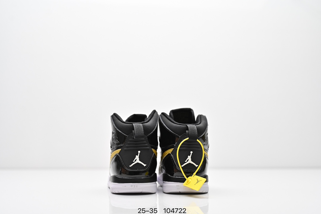 图片[7]-童鞋Air Jordan Legacy 312 “Command Force” 高帮AJ312 乔丹312代 aj312 乔312 高邦 乔丹篮球鞋系列 号称 “最强三合一” 的 Jordan Legacy 312，自然有着杂交结合的设计，它的名字就展现出它所包含的鞋款元素，312 分别对应了 Air Jordan 3、Air Jordan 1 和 Air Trainer 2，将这三双经典又有不俗人气的鞋款融合，“最强三合一” 的名称由此得来！货号：DR8486131 尺码：25–35 编号：104722-选品中心