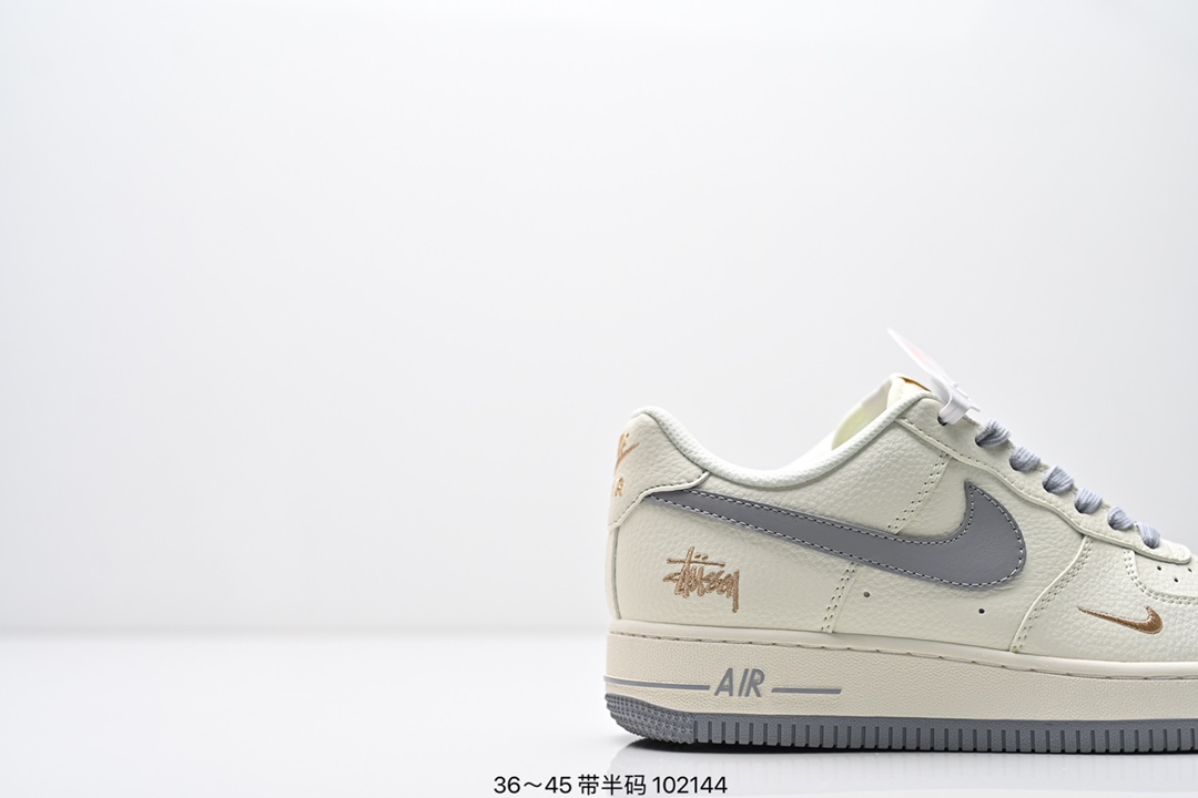 💰260
公司级✅Air Force 1 ‘07 LV8 空军一号 采用了整体外观的工具灰色 外观使用纹理显示 冷色调填满整个鞋子结构 除了白色logo 鞋跟和鞋底 灰黑也填充了鞋子的其余部分 货号:SU2305-008
Size：36 36.5 37.5 38 38.5 39 40 40.5 41 42 42.5 43 44 45
ID:ZED482-RJD
编码：102144