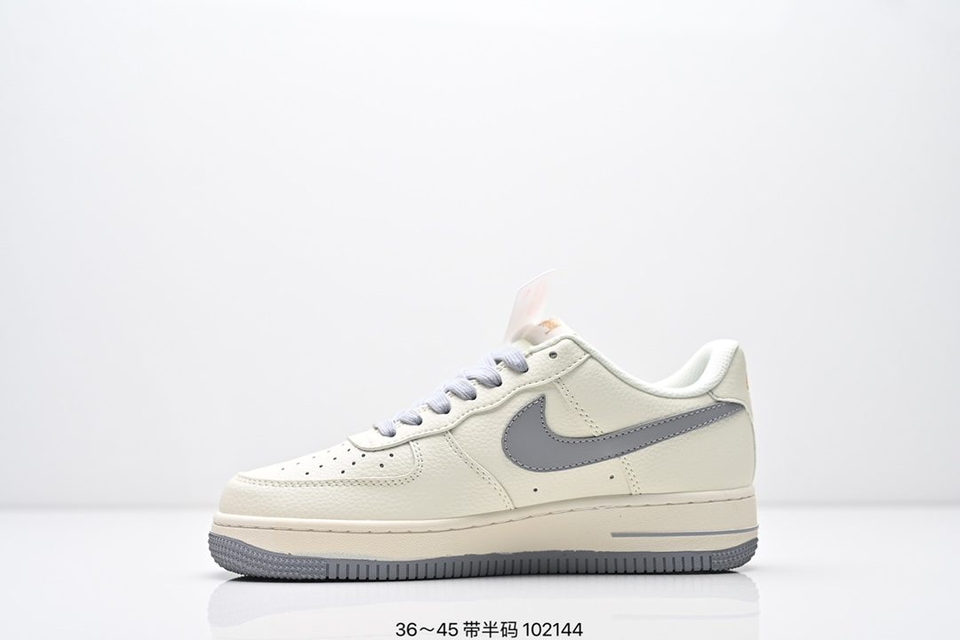 💰260
公司级✅Air Force 1 ‘07 LV8 空军一号 采用了整体外观的工具灰色 外观使用纹理显示 冷色调填满整个鞋子结构 除了白色logo 鞋跟和鞋底 灰黑也填充了鞋子的其余部分 货号:SU2305-008
Size：36 36.5 37.5 38 38.5 39 40 40.5 41 42 42.5 43 44 45
ID:ZED482-RJD
编码：102144