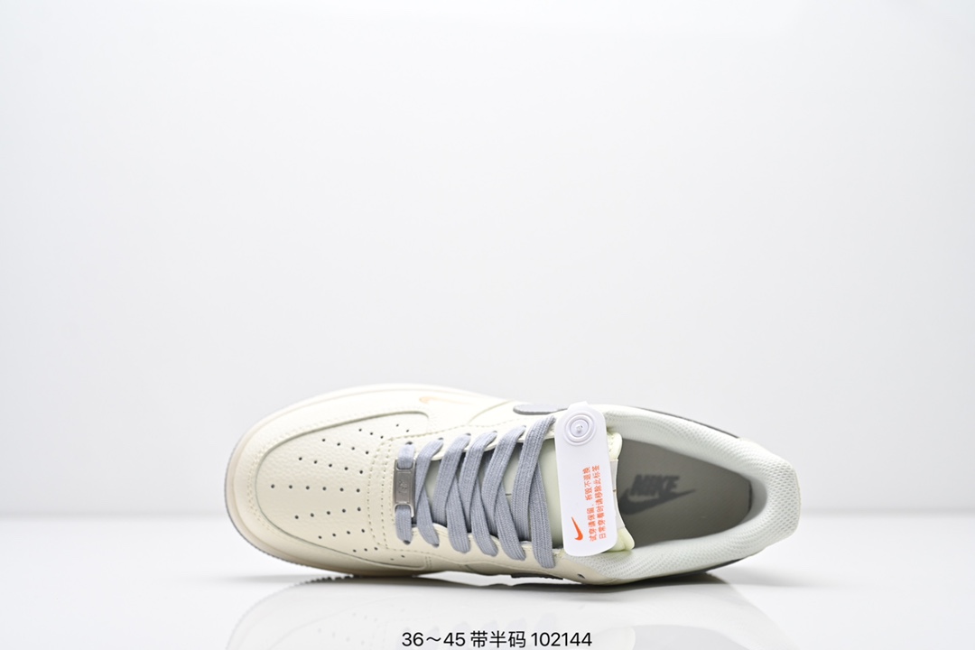 💰260
公司级✅Air Force 1 ‘07 LV8 空军一号 采用了整体外观的工具灰色 外观使用纹理显示 冷色调填满整个鞋子结构 除了白色logo 鞋跟和鞋底 灰黑也填充了鞋子的其余部分 货号:SU2305-008
Size：36 36.5 37.5 38 38.5 39 40 40.5 41 42 42.5 43 44 45
ID:ZED482-RJD
编码：102144