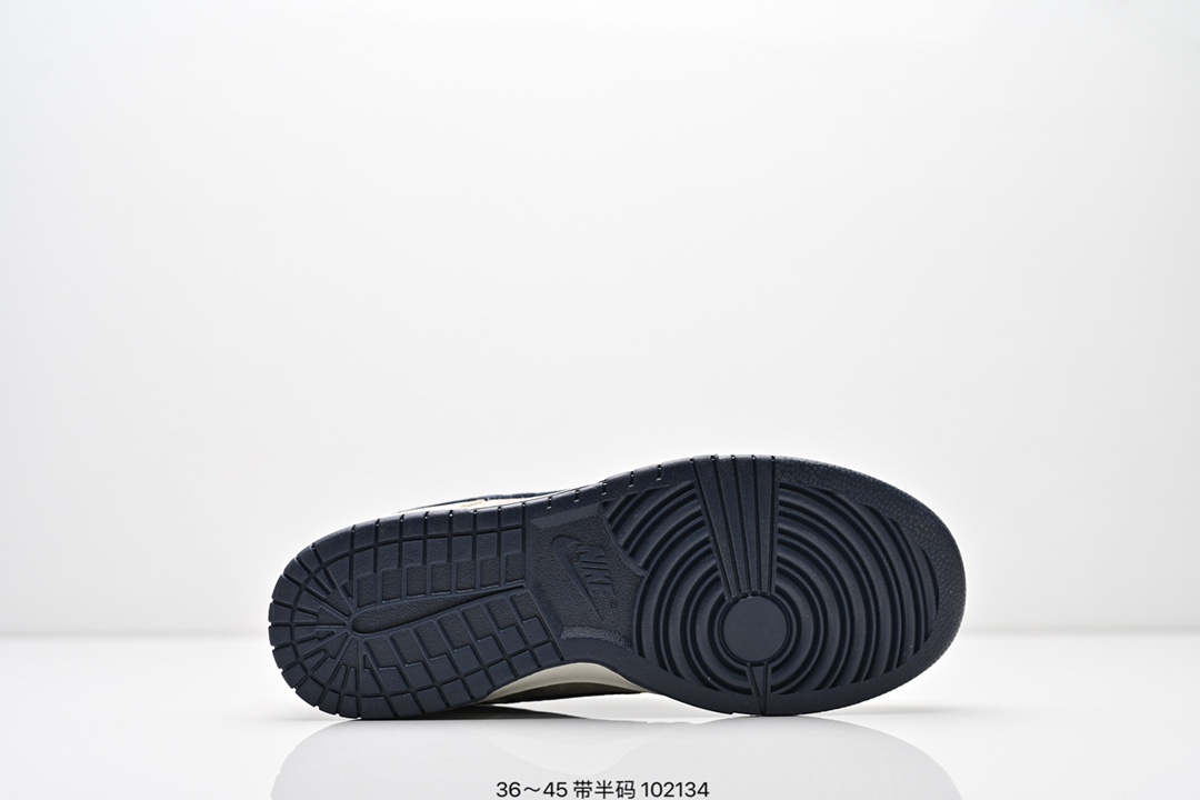 💰210
Nike Dunk Low Retro “DIY高端定制”
低帮休闲运动板鞋 用料绝不含糊 独家版型蒸餾加工帶來的是更好的视觉和脚感体验 清洁度 电绣工艺 皮料切割干净无任何毛边 细节完美
货号:FC1688 183
尺码:36 36.5 37.5 38 38.5 39 40 40.5 41 42 42.5 43 44 45
编码:102134