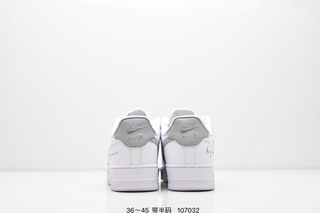 💰200
耐克Nike Air Force 1 Low  空军一号低帮百搭休闲运动板鞋。柔软、弹性十足的缓震性能和出色的中底设计，横跨复古与现代的外型结合，造就出风靡全球三十多年的Force 1。
货号：CW2288 111
尺码:36～45带半码
编号：107032