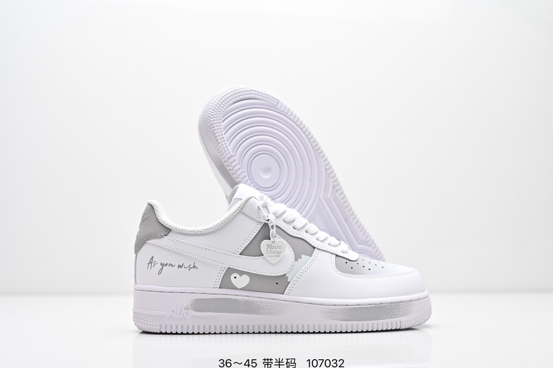 💰200
耐克Nike Air Force 1 Low  空军一号低帮百搭休闲运动板鞋。柔软、弹性十足的缓震性能和出色的中底设计，横跨复古与现代的外型结合，造就出风靡全球三十多年的Force 1。
货号：CW2288 111
尺码:36～45带半码
编号：107032