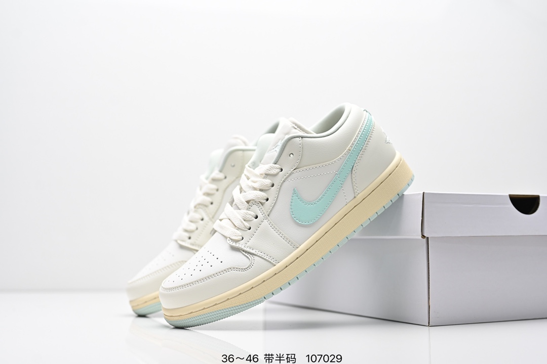 💰185
Air Jordan 1 Low 白绿
AJ1乔1低帮休闲板鞋 同步官方配色 
市场唯一独家头层皮打造 原鞋原档案开发 
原厂皮料 原档冲孔鞋头 正确满胶鞋垫 四线拉帮 原厂织唛标 鞋舌高弹海绵填充。
官方货号：DC0774 134
尺码：36-46带半码
编码：107029