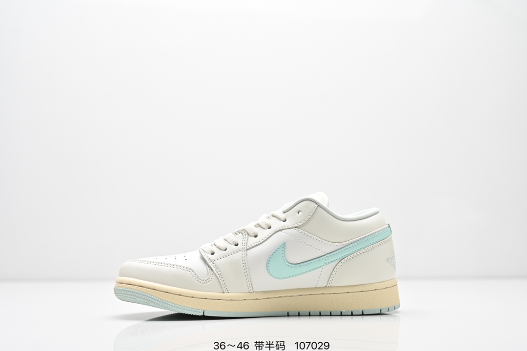 💰185
Air Jordan 1 Low 白绿
AJ1乔1低帮休闲板鞋 同步官方配色 
市场唯一独家头层皮打造 原鞋原档案开发 
原厂皮料 原档冲孔鞋头 正确满胶鞋垫 四线拉帮 原厂织唛标 鞋舌高弹海绵填充。
官方货号：DC0774 134
尺码：36-46带半码
编码：107029