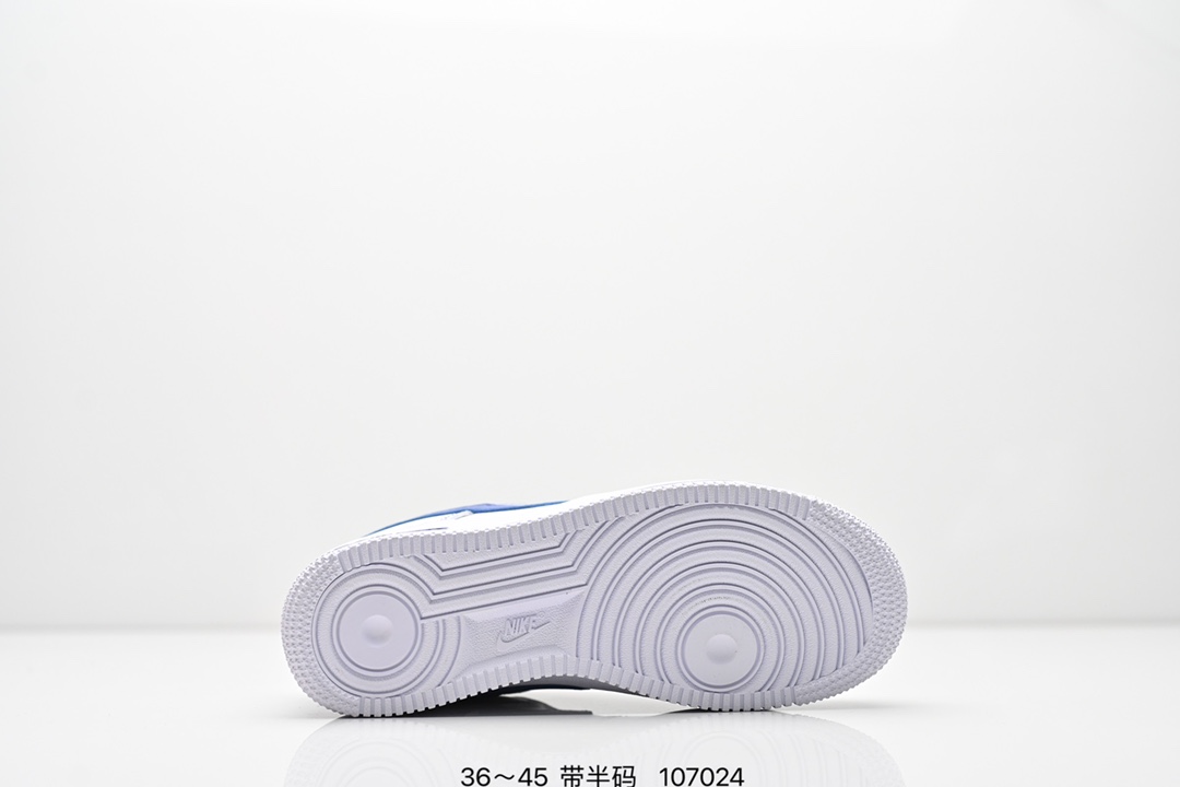 💰160
耐克Nike Air Force 1 Low  空军一号低帮百搭休闲运动板鞋。柔软、弹性十足的缓震性能和出色的中底设计，横跨复古与现代的外型结合，造就出风靡全球三十多年的Force 1。
货号：CW2288 111
尺码:36～45带半码
编号：107024