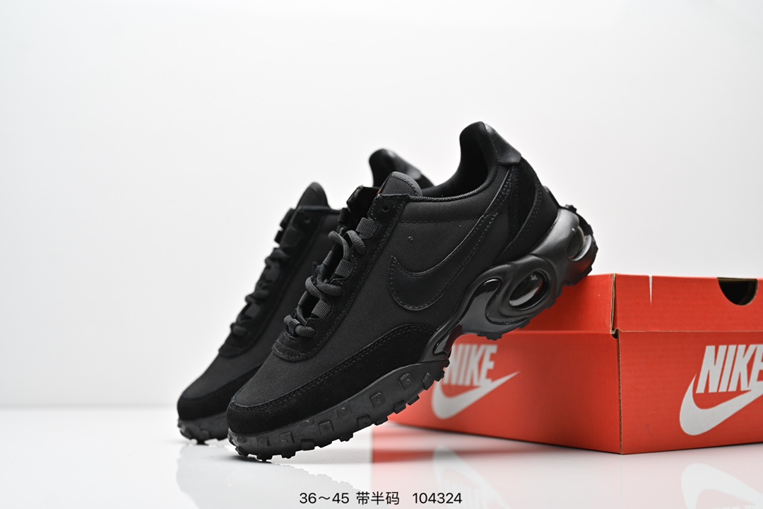 集合图💰160
耐克Nike Air Max Waffle SP”Black and Anthracite“气垫华夫混合系列低帮气垫复古百搭休闲运动慢跑鞋
货号;FV6946-301
尺码:36 36.5 37.5 38 38.5 39 40 40 40.5 41 42 42.5 43 44 45
此款 Air Max Waffle’Black and Anthracite‘根植经典,匠心糅合 Nike 两大革命性鞋款,打造前卫的创新设计。该鞋款沿袭 Air MaxPlus 的经典中底和Tuned Air 缓震配置;轻盈鞋面及华夫格外底则来自 70年代风靡一时的 WaffleTrainer 鞋款。同时,鞋面以煤黑色光泽感织物搭配翻毛皮覆面,呈现复古且有新意的出众外观。
编号:104324