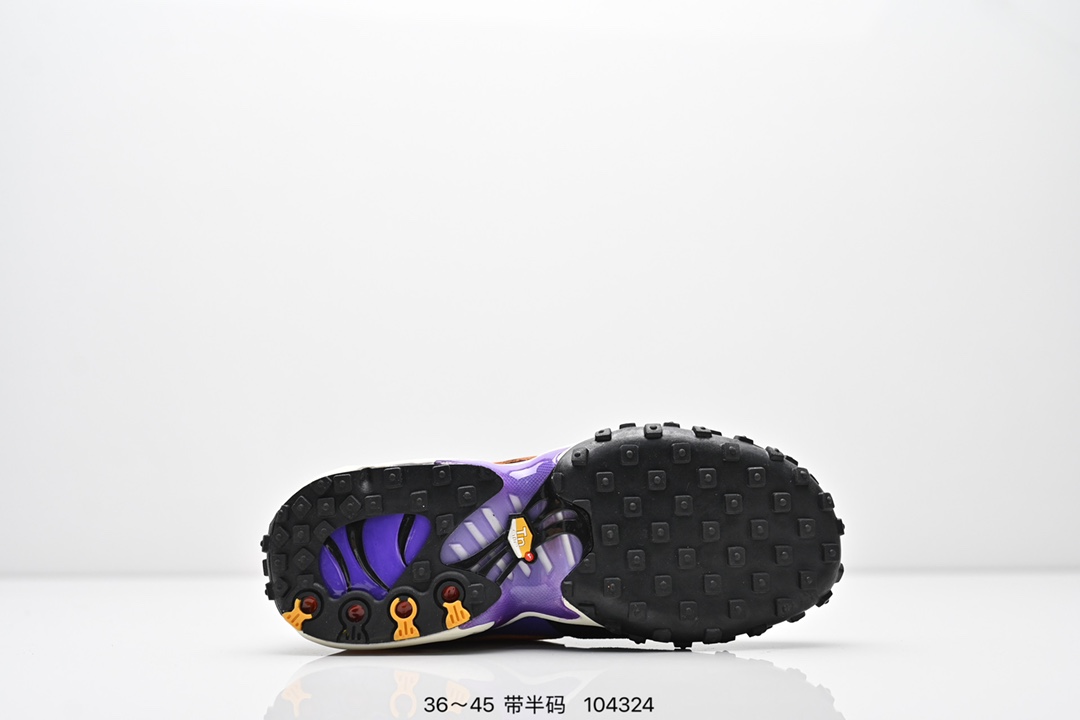 集合图💰160
耐克Nike Air Max Waffle SP”Black and Anthracite“气垫华夫混合系列低帮气垫复古百搭休闲运动慢跑鞋
货号;FV6946-301
尺码:36 36.5 37.5 38 38.5 39 40 40 40.5 41 42 42.5 43 44 45
此款 Air Max Waffle’Black and Anthracite‘根植经典,匠心糅合 Nike 两大革命性鞋款,打造前卫的创新设计。该鞋款沿袭 Air MaxPlus 的经典中底和Tuned Air 缓震配置;轻盈鞋面及华夫格外底则来自 70年代风靡一时的 WaffleTrainer 鞋款。同时,鞋面以煤黑色光泽感织物搭配翻毛皮覆面,呈现复古且有新意的出众外观。
编号:104324