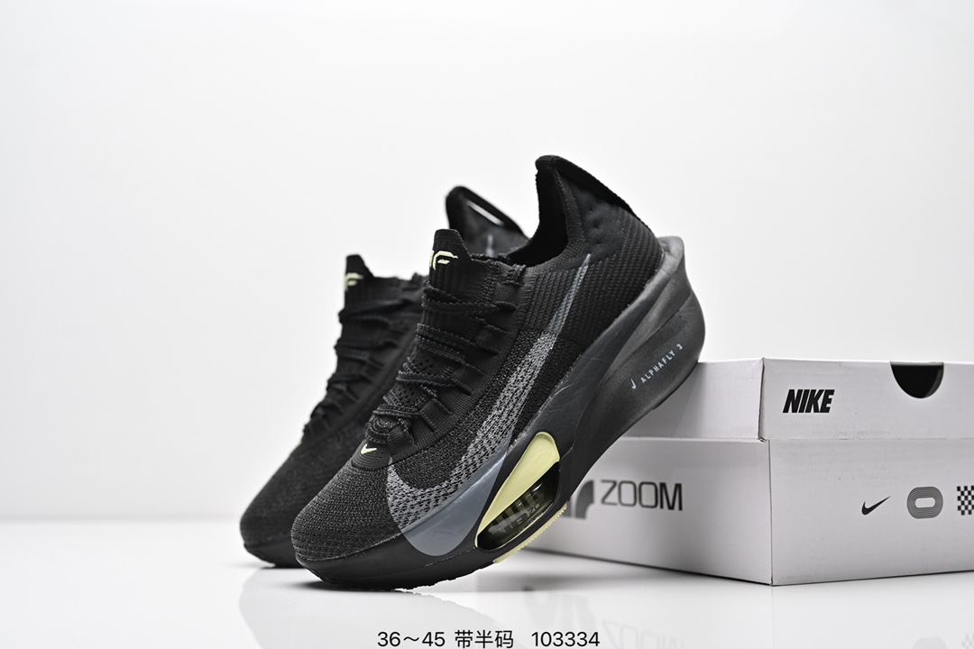 💰210
新品发布 Nike Air Zoom Alphafly NEXT%整体采用前作的设计语言，并且对后者的细节进行升级，马拉松和长距离路跑的性能极限设计而生。
货号:FD8356-100
尺码:36 36.5 37.5 38 38.5 39 40 40.5 41 42 42.5 43 44 45
编号：103334