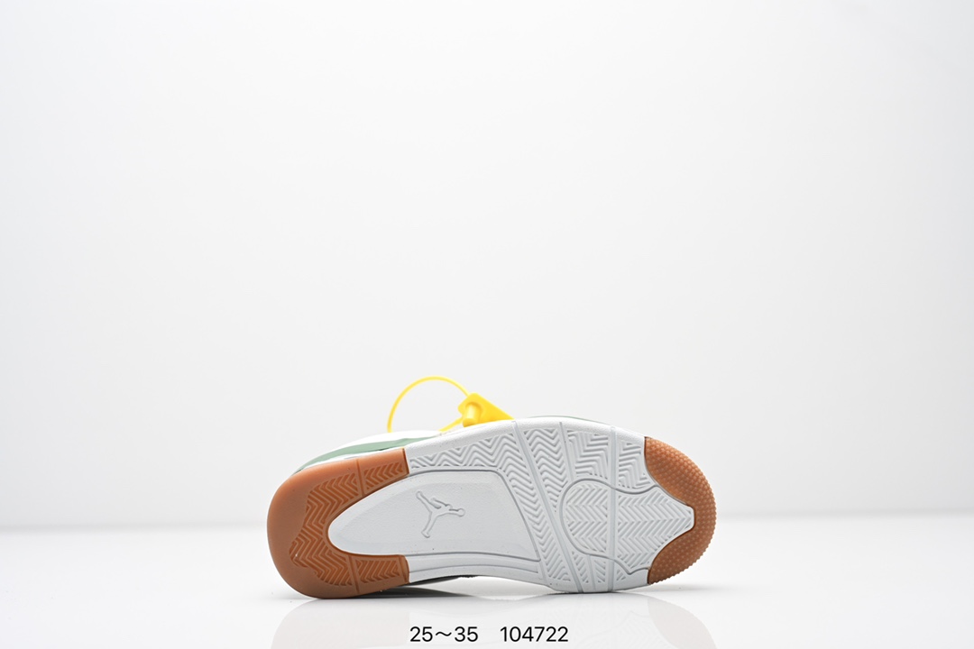 图片[6]-童鞋Air Jordan AJ4 RM 重制版低帮复古篮球鞋 实拍首发 采用了低帮的设计 并保留了众多AJ4的经典元素 鞋身以皮革 麂皮材质拼接打造 AJ4经典的TPU材质延伸至后跟 增强鞋款稳定性 而鞋身侧面的网格设计则被取消 尾部的NIKE AIR标志也得到保留 并同时带有飞人logo 中底部分同样搭载了可视AIR气垫 鞋底采用米白色中底和外底呈现 为整个设计收尾 货号： FQ7940 300CF 尺码：25～35-选品中心