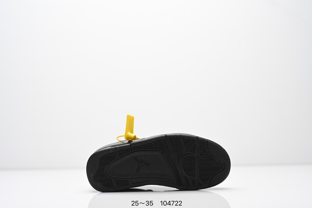 图片[6]-童鞋Air Jordan AJ4 RM 重制版低帮复古篮球鞋 实拍首发 采用了低帮的设计 并保留了众多AJ4的经典元素 鞋身以皮革 麂皮材质拼接打造 AJ4经典的TPU材质延伸至后跟 增强鞋款稳定性 而鞋身侧面的网格设计则被取消 尾部的NIKE AIR标志也得到保留 并同时带有飞人logo 中底部分同样搭载了可视AIR气垫 鞋底采用米白色中底和外底呈现 为整个设计收尾 货号： FQ7940 300CF 尺码：25～35-选品中心