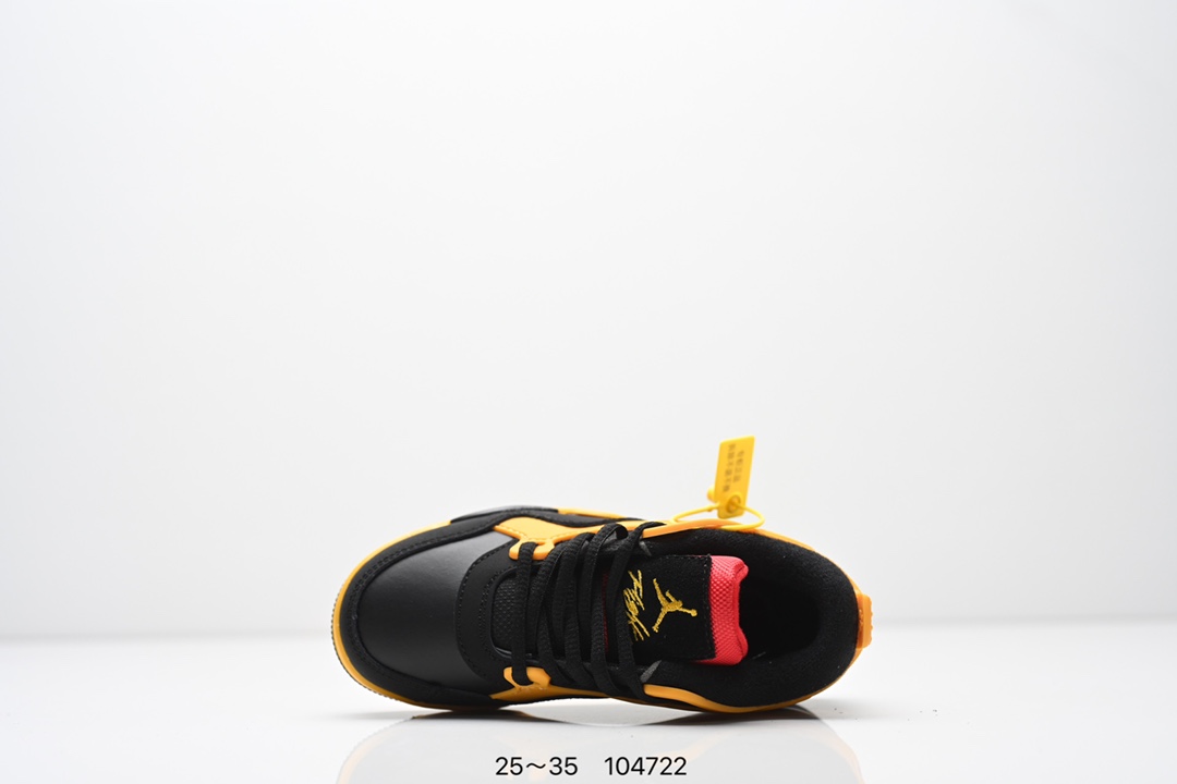 图片[4]-童鞋Air Jordan AJ4 RM 重制版低帮复古篮球鞋 实拍首发 采用了低帮的设计 并保留了众多AJ4的经典元素 鞋身以皮革 麂皮材质拼接打造 AJ4经典的TPU材质延伸至后跟 增强鞋款稳定性 而鞋身侧面的网格设计则被取消 尾部的NIKE AIR标志也得到保留 并同时带有飞人logo 中底部分同样搭载了可视AIR气垫 鞋底采用米白色中底和外底呈现 为整个设计收尾 货号： FQ7940 300CF 尺码：25～35-选品中心