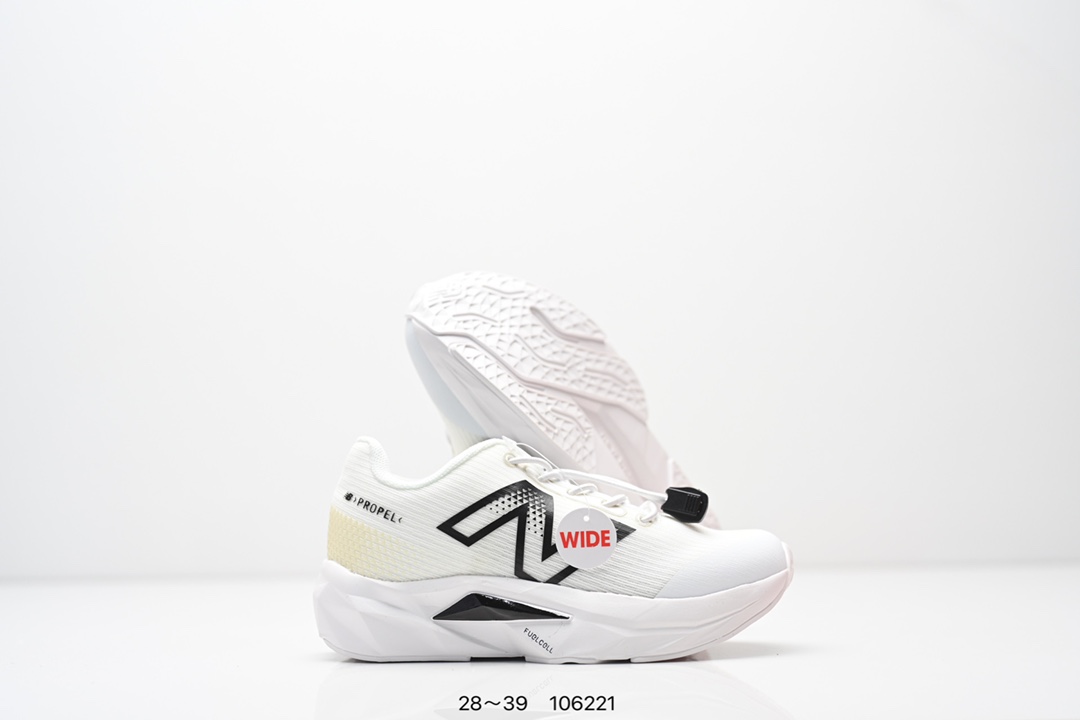 图片[5]-精品童鞋NB New Balance K3205 系列复古休闲运动慢跑鞋休闲小童鞋！原鞋打版 细节完美 采用尼龙及猪巴革麂皮物料拼接构成#中底高弹PU材质及满丁防滑橡胶外底❗上世纪 70 年代的意大利街头风格❗NB新百伦 全新 New 以更纯粹的复古风格设计打造的全新造型。侧身还以解构26设计，将 N 字标志以做旧压花样式呈现，样式别具新意。而麂皮、冲孔皮革的塑造，则呈现出高级怀旧气质，也让鞋款在奢华时装风格与运动氛围之间达到了平衡 尺码：28–39AJP TAF-选品中心