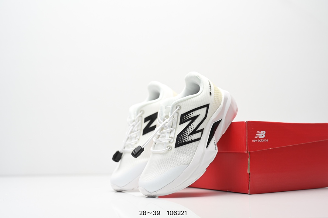图片[9]-精品童鞋NB New Balance K3205 系列复古休闲运动慢跑鞋休闲小童鞋！原鞋打版 细节完美 采用尼龙及猪巴革麂皮物料拼接构成#中底高弹PU材质及满丁防滑橡胶外底❗上世纪 70 年代的意大利街头风格❗NB新百伦 全新 New 以更纯粹的复古风格设计打造的全新造型。侧身还以解构26设计，将 N 字标志以做旧压花样式呈现，样式别具新意。而麂皮、冲孔皮革的塑造，则呈现出高级怀旧气质，也让鞋款在奢华时装风格与运动氛围之间达到了平衡 尺码：28–39AJP TAF-选品中心