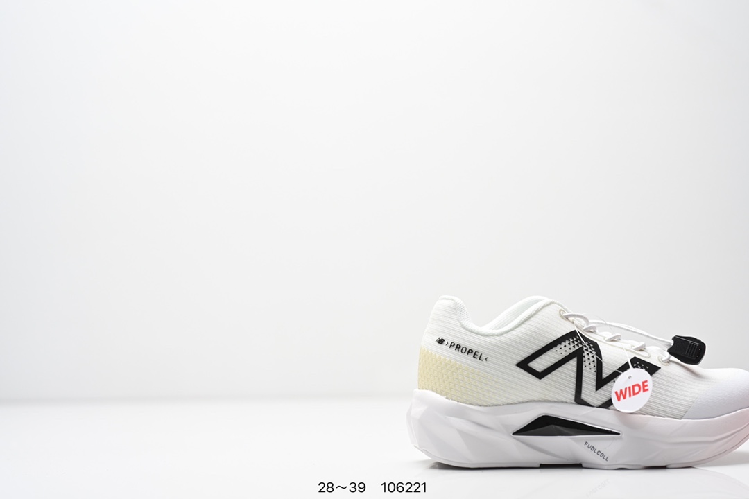 图片[2]-精品童鞋NB New Balance K3205 系列复古休闲运动慢跑鞋休闲小童鞋！原鞋打版 细节完美 采用尼龙及猪巴革麂皮物料拼接构成#中底高弹PU材质及满丁防滑橡胶外底❗上世纪 70 年代的意大利街头风格❗NB新百伦 全新 New 以更纯粹的复古风格设计打造的全新造型。侧身还以解构26设计，将 N 字标志以做旧压花样式呈现，样式别具新意。而麂皮、冲孔皮革的塑造，则呈现出高级怀旧气质，也让鞋款在奢华时装风格与运动氛围之间达到了平衡 尺码：28–39AJP TAF-选品中心