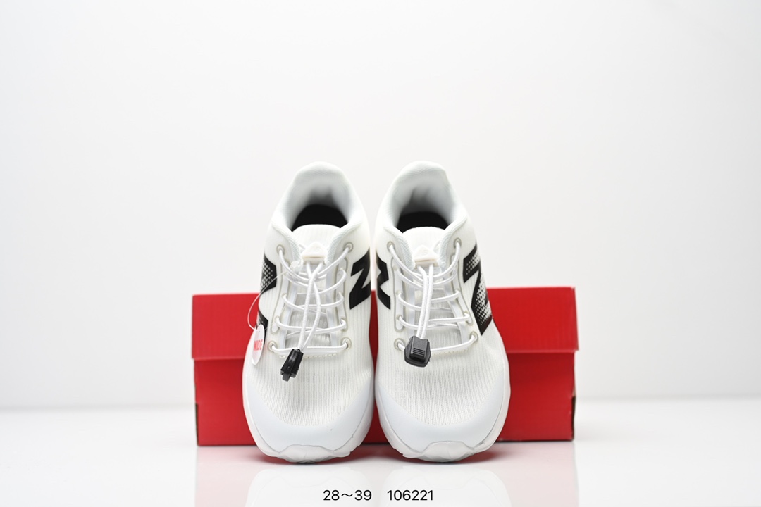 图片[8]-精品童鞋NB New Balance K3205 系列复古休闲运动慢跑鞋休闲小童鞋！原鞋打版 细节完美 采用尼龙及猪巴革麂皮物料拼接构成#中底高弹PU材质及满丁防滑橡胶外底❗上世纪 70 年代的意大利街头风格❗NB新百伦 全新 New 以更纯粹的复古风格设计打造的全新造型。侧身还以解构26设计，将 N 字标志以做旧压花样式呈现，样式别具新意。而麂皮、冲孔皮革的塑造，则呈现出高级怀旧气质，也让鞋款在奢华时装风格与运动氛围之间达到了平衡 尺码：28–39AJP TAF-选品中心