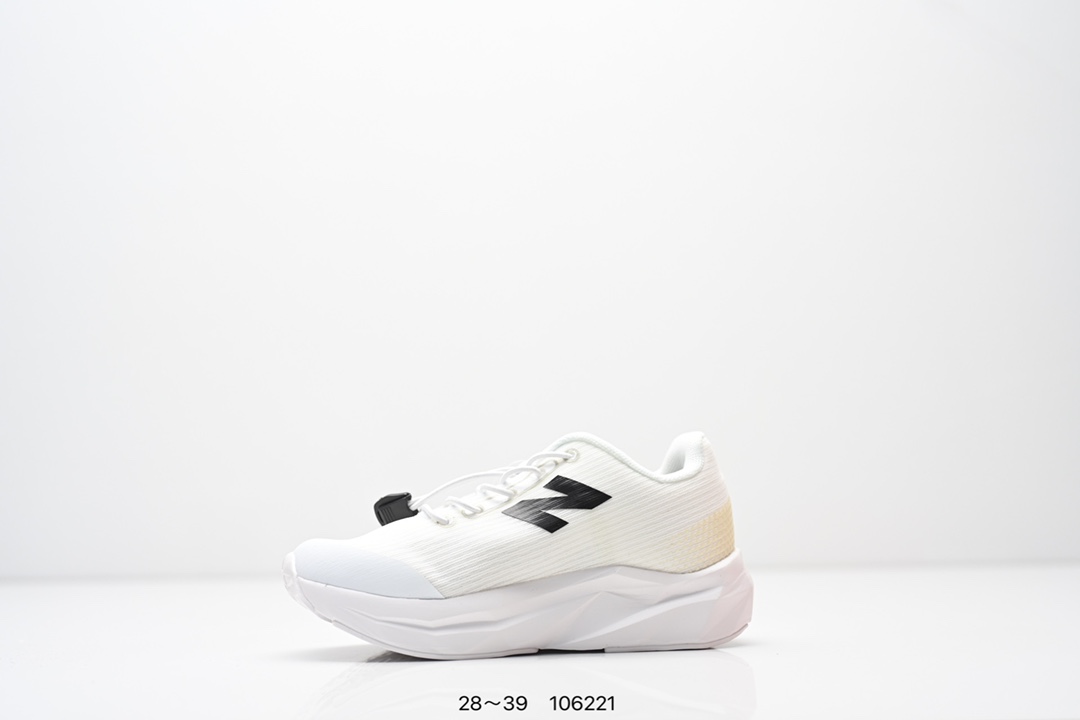 图片[3]-精品童鞋NB New Balance K3205 系列复古休闲运动慢跑鞋休闲小童鞋！原鞋打版 细节完美 采用尼龙及猪巴革麂皮物料拼接构成#中底高弹PU材质及满丁防滑橡胶外底❗上世纪 70 年代的意大利街头风格❗NB新百伦 全新 New 以更纯粹的复古风格设计打造的全新造型。侧身还以解构26设计，将 N 字标志以做旧压花样式呈现，样式别具新意。而麂皮、冲孔皮革的塑造，则呈现出高级怀旧气质，也让鞋款在奢华时装风格与运动氛围之间达到了平衡 尺码：28–39AJP TAF-选品中心