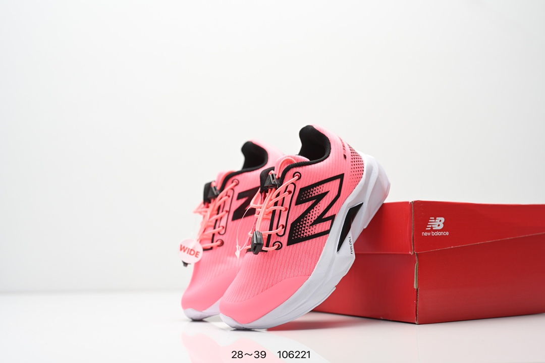 图片[9]-精品童鞋NB New Balance K3205 系列复古休闲运动慢跑鞋休闲小童鞋！原鞋打版 细节完美 采用尼龙及猪巴革麂皮物料拼接构成#中底高弹PU材质及满丁防滑橡胶外底❗上世纪 70 年代的意大利街头风格❗NB新百伦 全新 New 以更纯粹的复古风格设计打造的全新造型。侧身还以解构26设计，将 N 字标志以做旧压花样式呈现，样式别具新意。而麂皮、冲孔皮革的塑造，则呈现出高级怀旧气质，也让鞋款在奢华时装风格与运动氛围之间达到了平衡 尺码：28–39AJP TAF-选品中心