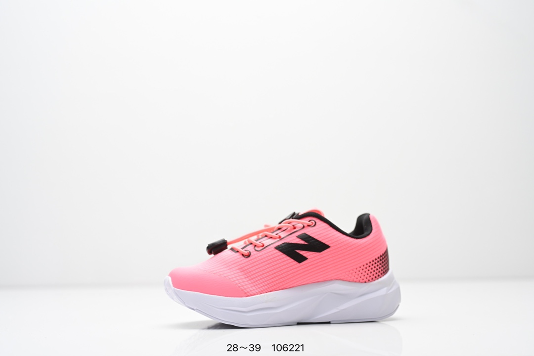 图片[3]-精品童鞋NB New Balance K3205 系列复古休闲运动慢跑鞋休闲小童鞋！原鞋打版 细节完美 采用尼龙及猪巴革麂皮物料拼接构成#中底高弹PU材质及满丁防滑橡胶外底❗上世纪 70 年代的意大利街头风格❗NB新百伦 全新 New 以更纯粹的复古风格设计打造的全新造型。侧身还以解构26设计，将 N 字标志以做旧压花样式呈现，样式别具新意。而麂皮、冲孔皮革的塑造，则呈现出高级怀旧气质，也让鞋款在奢华时装风格与运动氛围之间达到了平衡 尺码：28–39AJP TAF-选品中心