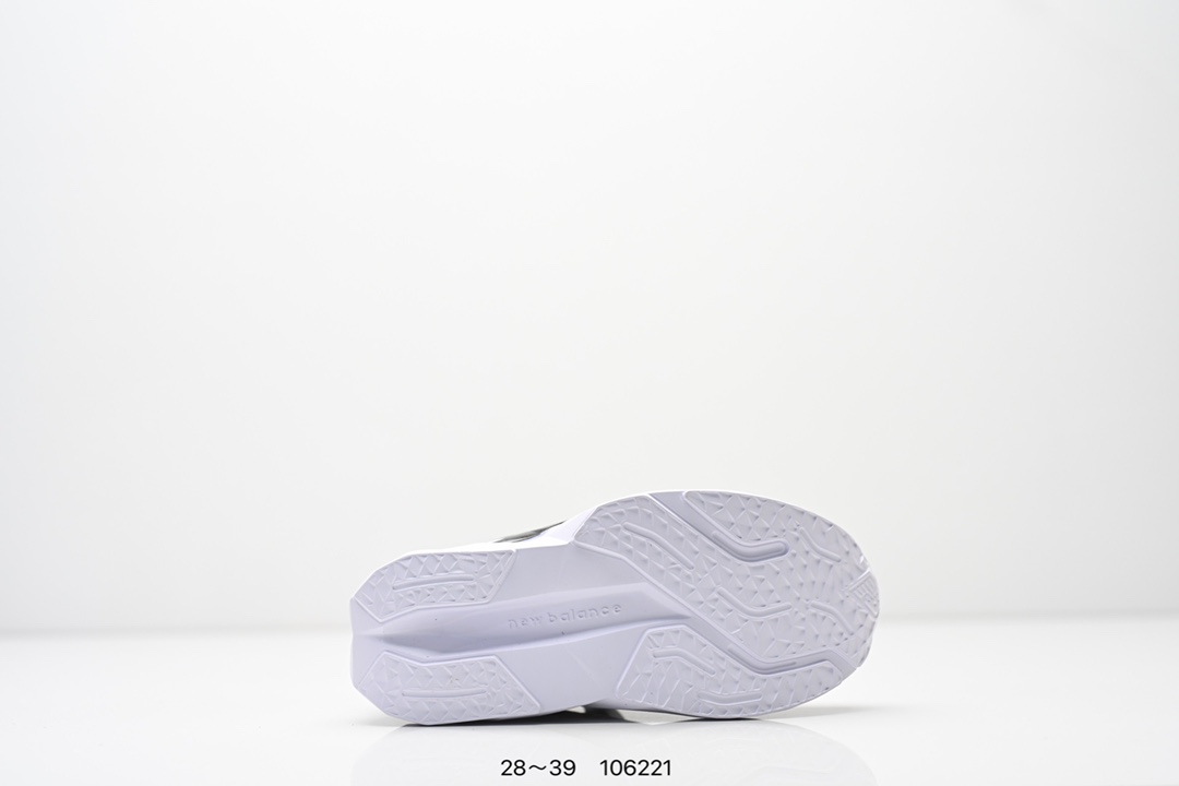 图片[6]-精品童鞋NB New Balance K3205 系列复古休闲运动慢跑鞋休闲小童鞋！原鞋打版 细节完美 采用尼龙及猪巴革麂皮物料拼接构成#中底高弹PU材质及满丁防滑橡胶外底❗上世纪 70 年代的意大利街头风格❗NB新百伦 全新 New 以更纯粹的复古风格设计打造的全新造型。侧身还以解构26设计，将 N 字标志以做旧压花样式呈现，样式别具新意。而麂皮、冲孔皮革的塑造，则呈现出高级怀旧气质，也让鞋款在奢华时装风格与运动氛围之间达到了平衡 尺码：28–39AJP TAF-选品中心