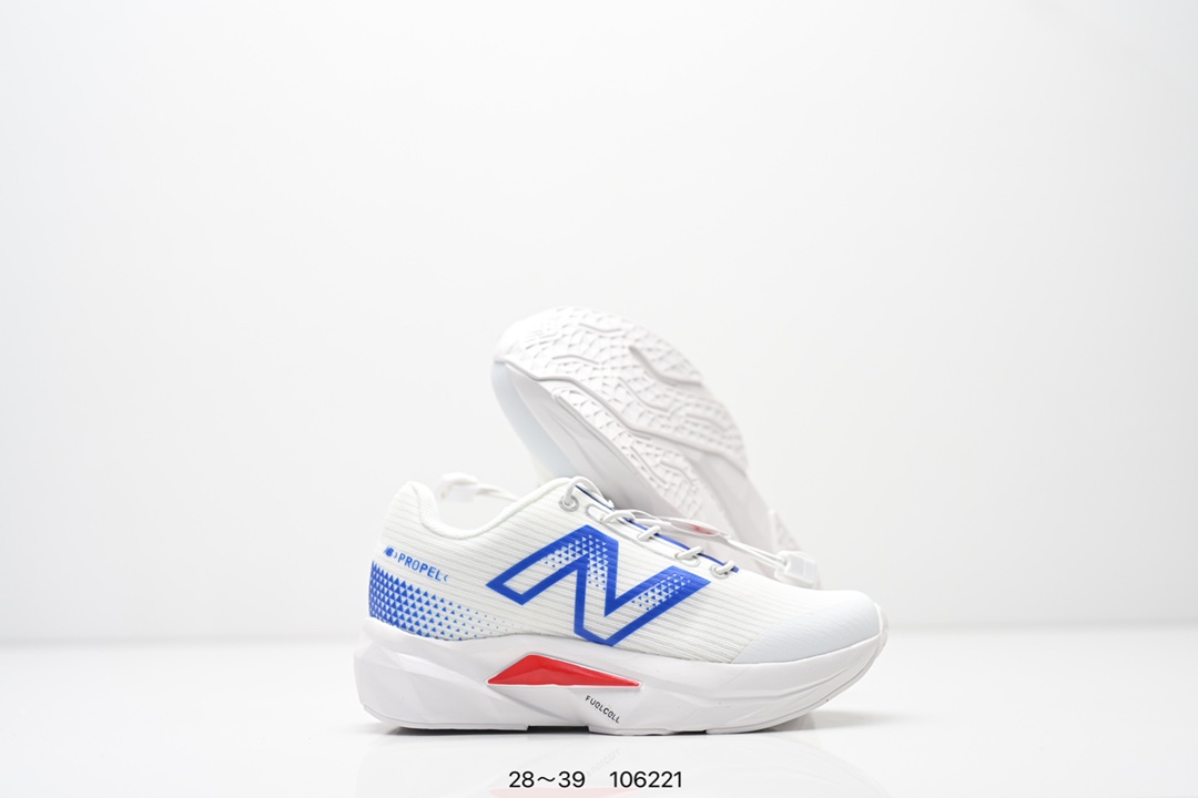 图片[5]-精品童鞋NB New Balance K3205 系列复古休闲运动慢跑鞋休闲小童鞋！原鞋打版 细节完美 采用尼龙及猪巴革麂皮物料拼接构成#中底高弹PU材质及满丁防滑橡胶外底❗上世纪 70 年代的意大利街头风格❗NB新百伦 全新 New 以更纯粹的复古风格设计打造的全新造型。侧身还以解构26设计，将 N 字标志以做旧压花样式呈现，样式别具新意。而麂皮、冲孔皮革的塑造，则呈现出高级怀旧气质，也让鞋款在奢华时装风格与运动氛围之间达到了平衡 尺码：28–39AJP TAF-选品中心