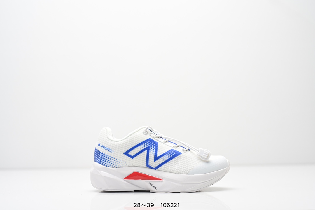 精品童鞋NB New Balance K3205 系列复古休闲运动慢跑鞋休闲小童鞋！原鞋打版 细节完美 采用尼龙及猪巴革麂皮物料拼接构成#中底高弹PU材质及满丁防滑橡胶外底❗上世纪 70 年代的意大利街头风格❗NB新百伦 全新 New 以更纯粹的复古风格设计打造的全新造型。侧身还以解构26设计，将 N 字标志以做旧压花样式呈现，样式别具新意。而麂皮、冲孔皮革的塑造，则呈现出高级怀旧气质，也让鞋款在奢华时装风格与运动氛围之间达到了平衡 尺码：28–39AJP TAF-选品中心