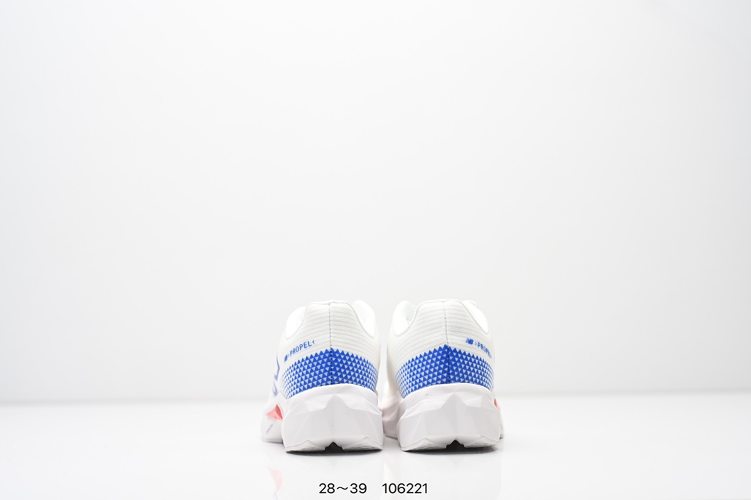 图片[7]-精品童鞋NB New Balance K3205 系列复古休闲运动慢跑鞋休闲小童鞋！原鞋打版 细节完美 采用尼龙及猪巴革麂皮物料拼接构成#中底高弹PU材质及满丁防滑橡胶外底❗上世纪 70 年代的意大利街头风格❗NB新百伦 全新 New 以更纯粹的复古风格设计打造的全新造型。侧身还以解构26设计，将 N 字标志以做旧压花样式呈现，样式别具新意。而麂皮、冲孔皮革的塑造，则呈现出高级怀旧气质，也让鞋款在奢华时装风格与运动氛围之间达到了平衡 尺码：28–39AJP TAF-选品中心