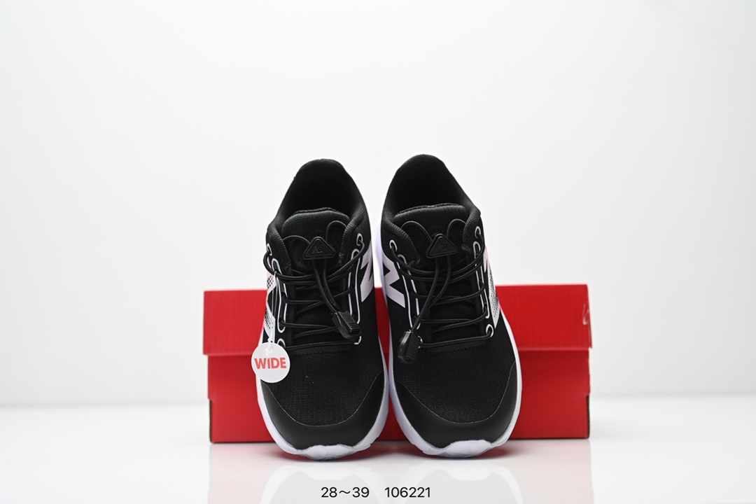 图片[8]-精品童鞋NB New Balance K3205 系列复古休闲运动慢跑鞋休闲小童鞋！原鞋打版 细节完美 采用尼龙及猪巴革麂皮物料拼接构成#中底高弹PU材质及满丁防滑橡胶外底❗上世纪 70 年代的意大利街头风格❗NB新百伦 全新 New 以更纯粹的复古风格设计打造的全新造型。侧身还以解构26设计，将 N 字标志以做旧压花样式呈现，样式别具新意。而麂皮、冲孔皮革的塑造，则呈现出高级怀旧气质，也让鞋款在奢华时装风格与运动氛围之间达到了平衡 尺码：28–39AJP TAF-选品中心