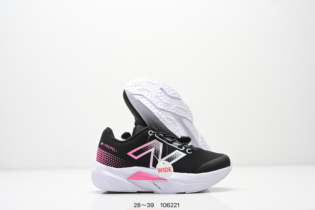 图片[5]-精品童鞋NB New Balance K3205 系列复古休闲运动慢跑鞋休闲小童鞋！原鞋打版 细节完美 采用尼龙及猪巴革麂皮物料拼接构成#中底高弹PU材质及满丁防滑橡胶外底❗上世纪 70 年代的意大利街头风格❗NB新百伦 全新 New 以更纯粹的复古风格设计打造的全新造型。侧身还以解构26设计，将 N 字标志以做旧压花样式呈现，样式别具新意。而麂皮、冲孔皮革的塑造，则呈现出高级怀旧气质，也让鞋款在奢华时装风格与运动氛围之间达到了平衡 尺码：28–39AJP TAF-选品中心