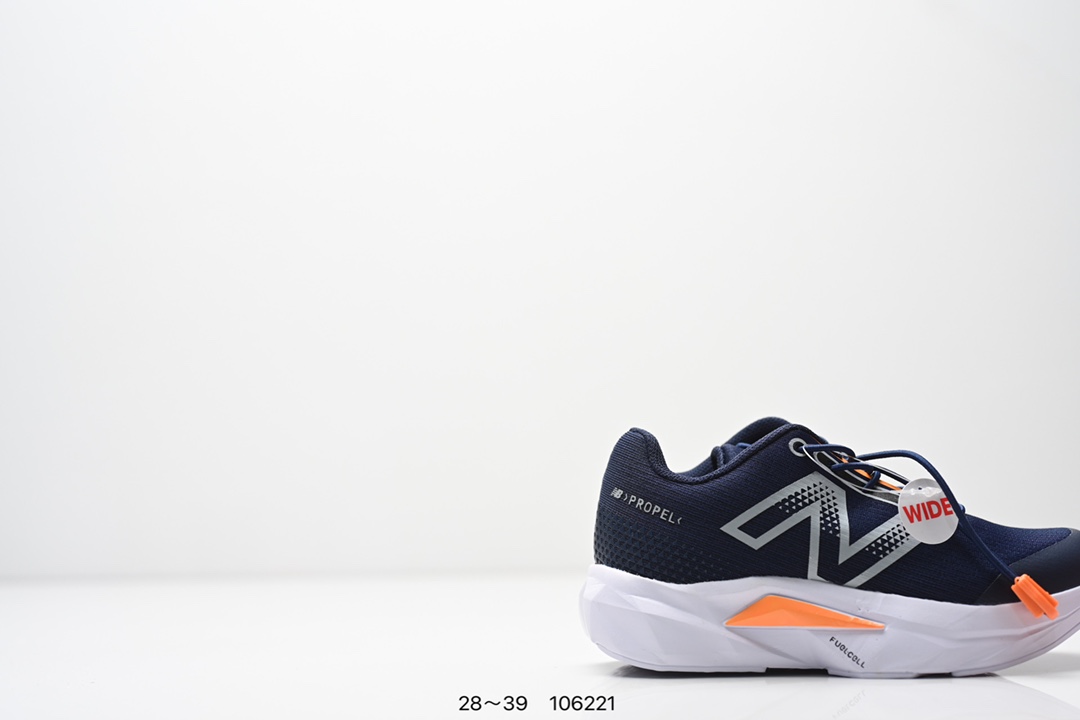 图片[2]-精品童鞋NB New Balance K3205 系列复古休闲运动慢跑鞋休闲小童鞋！原鞋打版 细节完美 采用尼龙及猪巴革麂皮物料拼接构成#中底高弹PU材质及满丁防滑橡胶外底❗上世纪 70 年代的意大利街头风格❗NB新百伦 全新 New 以更纯粹的复古风格设计打造的全新造型。侧身还以解构26设计，将 N 字标志以做旧压花样式呈现，样式别具新意。而麂皮、冲孔皮革的塑造，则呈现出高级怀旧气质，也让鞋款在奢华时装风格与运动氛围之间达到了平衡 尺码：28–39AJP TAF-选品中心