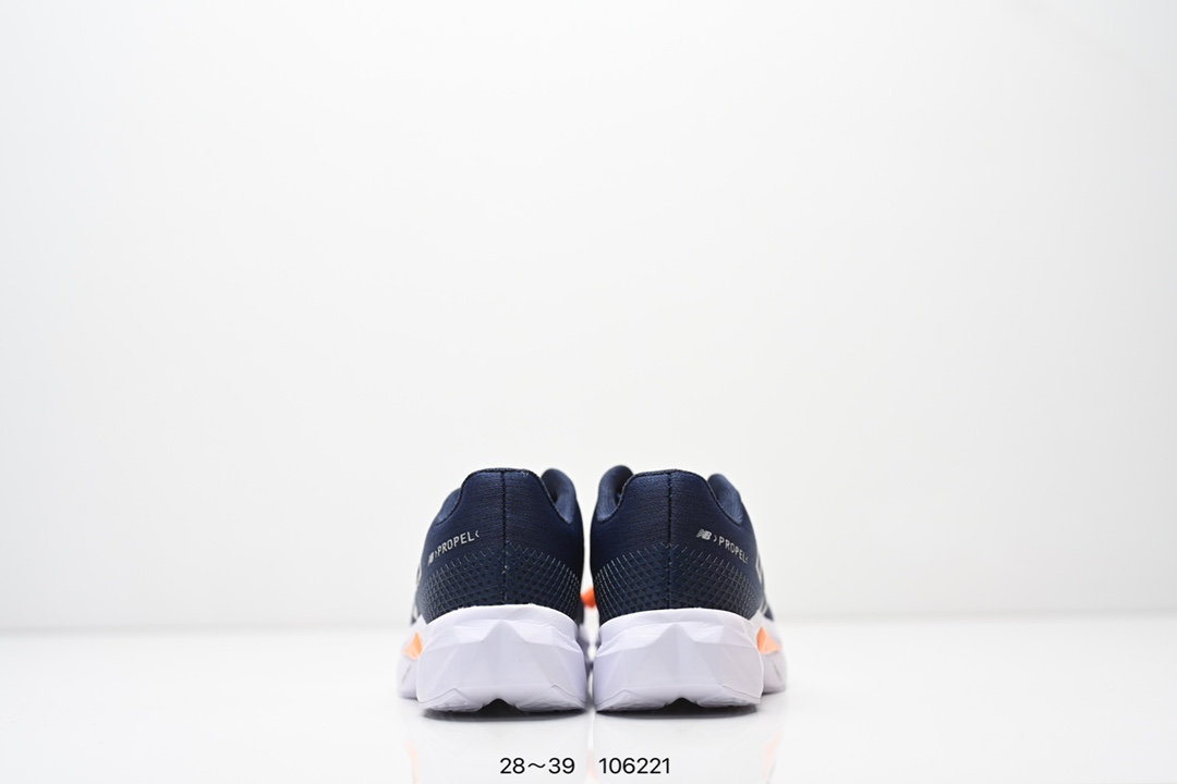 图片[7]-精品童鞋NB New Balance K3205 系列复古休闲运动慢跑鞋休闲小童鞋！原鞋打版 细节完美 采用尼龙及猪巴革麂皮物料拼接构成#中底高弹PU材质及满丁防滑橡胶外底❗上世纪 70 年代的意大利街头风格❗NB新百伦 全新 New 以更纯粹的复古风格设计打造的全新造型。侧身还以解构26设计，将 N 字标志以做旧压花样式呈现，样式别具新意。而麂皮、冲孔皮革的塑造，则呈现出高级怀旧气质，也让鞋款在奢华时装风格与运动氛围之间达到了平衡 尺码：28–39AJP TAF-选品中心