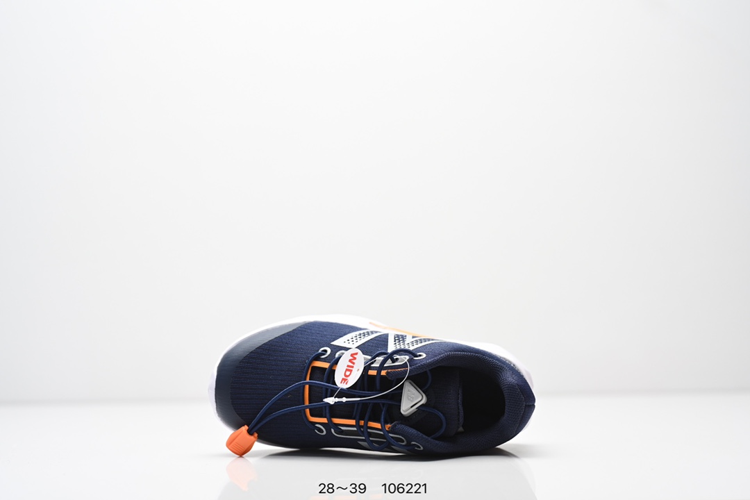 图片[4]-精品童鞋NB New Balance K3205 系列复古休闲运动慢跑鞋休闲小童鞋！原鞋打版 细节完美 采用尼龙及猪巴革麂皮物料拼接构成#中底高弹PU材质及满丁防滑橡胶外底❗上世纪 70 年代的意大利街头风格❗NB新百伦 全新 New 以更纯粹的复古风格设计打造的全新造型。侧身还以解构26设计，将 N 字标志以做旧压花样式呈现，样式别具新意。而麂皮、冲孔皮革的塑造，则呈现出高级怀旧气质，也让鞋款在奢华时装风格与运动氛围之间达到了平衡 尺码：28–39AJP TAF-选品中心