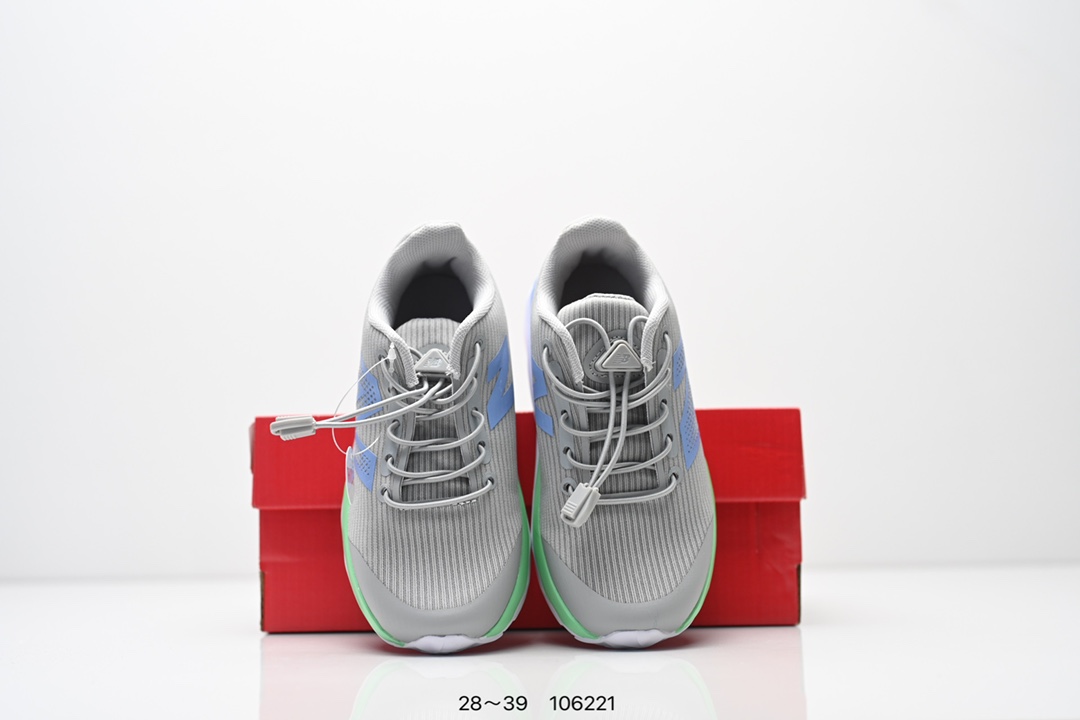 图片[8]-精品童鞋NB New Balance K3205 系列复古休闲运动慢跑鞋休闲小童鞋！原鞋打版 细节完美 采用尼龙及猪巴革麂皮物料拼接构成#中底高弹PU材质及满丁防滑橡胶外底❗上世纪 70 年代的意大利街头风格❗NB新百伦 全新 New 以更纯粹的复古风格设计打造的全新造型。侧身还以解构26设计，将 N 字标志以做旧压花样式呈现，样式别具新意。而麂皮、冲孔皮革的塑造，则呈现出高级怀旧气质，也让鞋款在奢华时装风格与运动氛围之间达到了平衡 尺码：28–39AJP TAF-选品中心