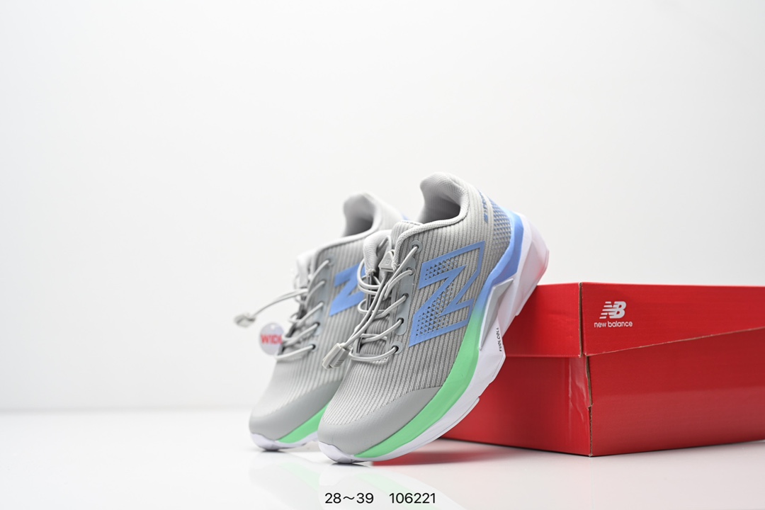 图片[9]-精品童鞋NB New Balance K3205 系列复古休闲运动慢跑鞋休闲小童鞋！原鞋打版 细节完美 采用尼龙及猪巴革麂皮物料拼接构成#中底高弹PU材质及满丁防滑橡胶外底❗上世纪 70 年代的意大利街头风格❗NB新百伦 全新 New 以更纯粹的复古风格设计打造的全新造型。侧身还以解构26设计，将 N 字标志以做旧压花样式呈现，样式别具新意。而麂皮、冲孔皮革的塑造，则呈现出高级怀旧气质，也让鞋款在奢华时装风格与运动氛围之间达到了平衡 尺码：28–39AJP TAF-选品中心