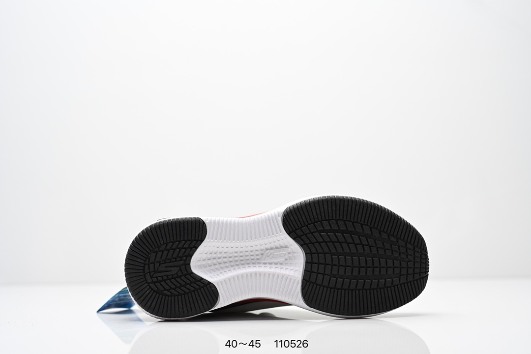 💰170
【新款🔥】Skechers/斯凯奇 男士运动跑步鞋 老爹鞋 Stamina 网面透气 轻便防滑 减震舒适 耐磨 复古 时尚 拼接 休闲 厚底增高运动鞋舒适百搭不累脚！采用记忆泡沫技术，为双脚提供良好的缓震和支撑，适应不同脚型，提升穿着舒适度。采用透气材料，保持脚部干爽，避免汗湿。鞋底设计防滑耐磨，适合多种地面，增强稳定性。高回弹鞋垫，增强能量反馈，提升运动表现。鞋身轻盈，减少行走和运动时的负担，让双脚更加轻松自如。涵盖休闲、运动、时尚等多种风格，适合不同场合和需求。
货号：220851/WMLT
尺码:  40-45
编码:  110526
