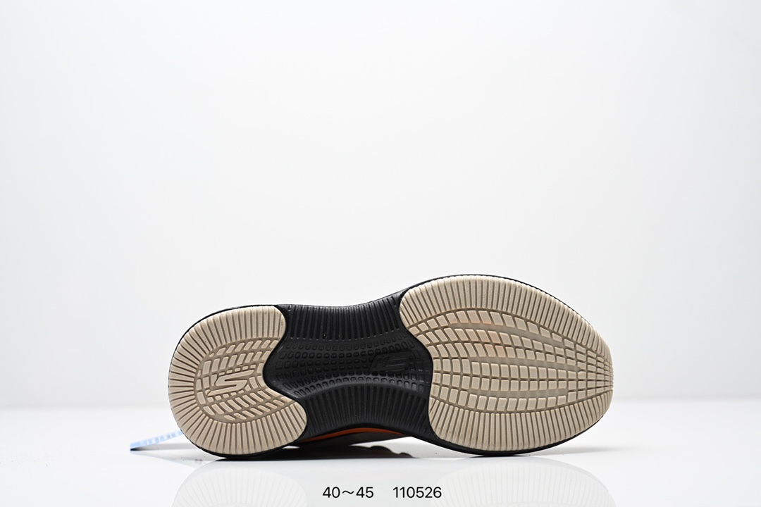 💰170
【新款🔥】Skechers/斯凯奇 男士运动跑步鞋 老爹鞋 Stamina 网面透气 轻便防滑 减震舒适 耐磨 复古 时尚 拼接 休闲 厚底增高运动鞋舒适百搭不累脚！采用记忆泡沫技术，为双脚提供良好的缓震和支撑，适应不同脚型，提升穿着舒适度。采用透气材料，保持脚部干爽，避免汗湿。鞋底设计防滑耐磨，适合多种地面，增强稳定性。高回弹鞋垫，增强能量反馈，提升运动表现。鞋身轻盈，减少行走和运动时的负担，让双脚更加轻松自如。涵盖休闲、运动、时尚等多种风格，适合不同场合和需求。
货号：220851/WMLT
尺码:  40-45
编码:  110526
