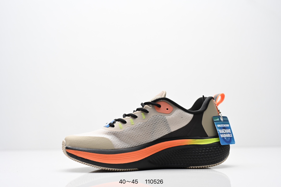 💰170
【新款🔥】Skechers/斯凯奇 男士运动跑步鞋 老爹鞋 Stamina 网面透气 轻便防滑 减震舒适 耐磨 复古 时尚 拼接 休闲 厚底增高运动鞋舒适百搭不累脚！采用记忆泡沫技术，为双脚提供良好的缓震和支撑，适应不同脚型，提升穿着舒适度。采用透气材料，保持脚部干爽，避免汗湿。鞋底设计防滑耐磨，适合多种地面，增强稳定性。高回弹鞋垫，增强能量反馈，提升运动表现。鞋身轻盈，减少行走和运动时的负担，让双脚更加轻松自如。涵盖休闲、运动、时尚等多种风格，适合不同场合和需求。
货号：220851/WMLT
尺码:  40-45
编码:  110526
