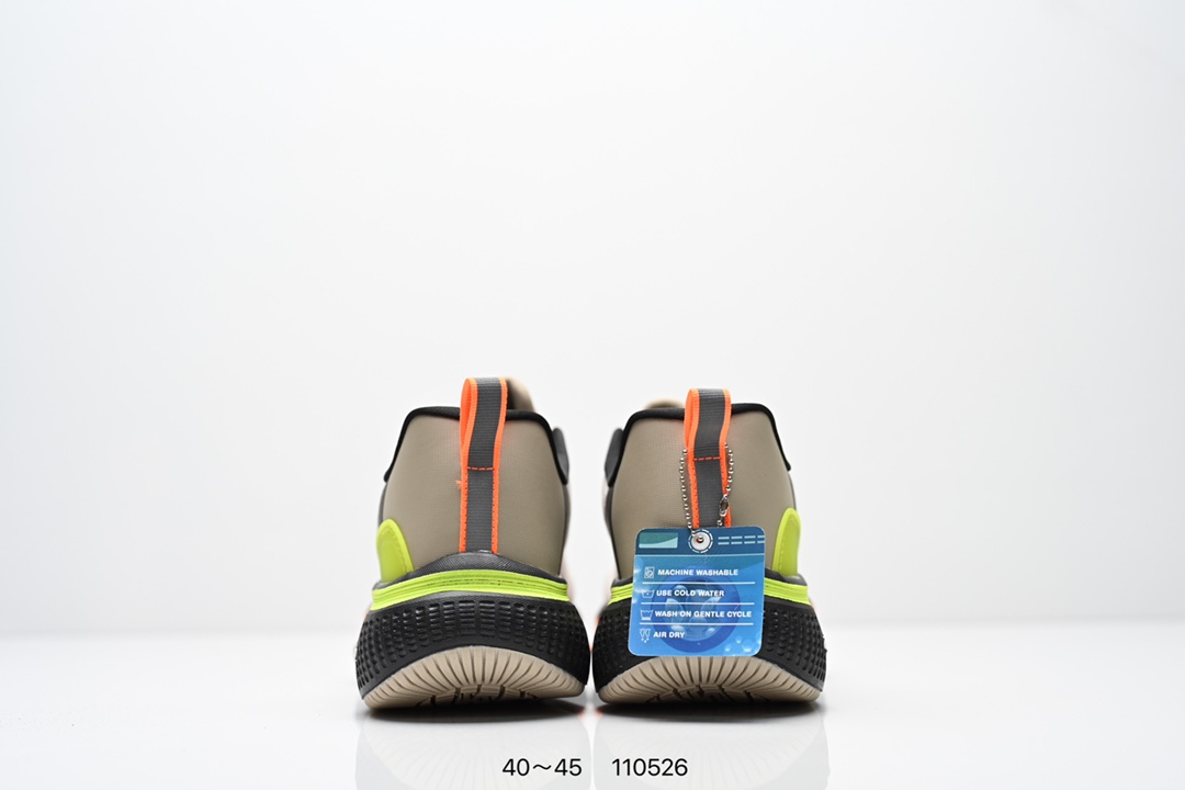 💰170
【新款🔥】Skechers/斯凯奇 男士运动跑步鞋 老爹鞋 Stamina 网面透气 轻便防滑 减震舒适 耐磨 复古 时尚 拼接 休闲 厚底增高运动鞋舒适百搭不累脚！采用记忆泡沫技术，为双脚提供良好的缓震和支撑，适应不同脚型，提升穿着舒适度。采用透气材料，保持脚部干爽，避免汗湿。鞋底设计防滑耐磨，适合多种地面，增强稳定性。高回弹鞋垫，增强能量反馈，提升运动表现。鞋身轻盈，减少行走和运动时的负担，让双脚更加轻松自如。涵盖休闲、运动、时尚等多种风格，适合不同场合和需求。
货号：220851/WMLT
尺码:  40-45
编码:  110526
