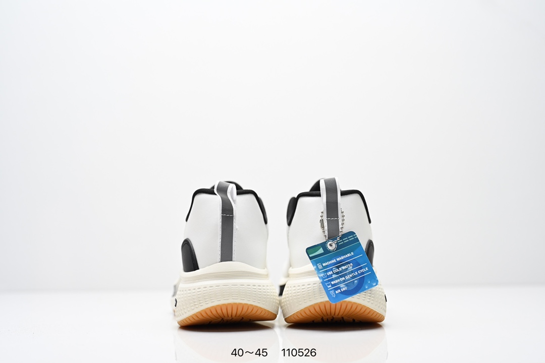 💰170
【新款🔥】Skechers/斯凯奇 男士运动跑步鞋 老爹鞋 Stamina 网面透气 轻便防滑 减震舒适 耐磨 复古 时尚 拼接 休闲 厚底增高运动鞋舒适百搭不累脚！采用记忆泡沫技术，为双脚提供良好的缓震和支撑，适应不同脚型，提升穿着舒适度。采用透气材料，保持脚部干爽，避免汗湿。鞋底设计防滑耐磨，适合多种地面，增强稳定性。高回弹鞋垫，增强能量反馈，提升运动表现。鞋身轻盈，减少行走和运动时的负担，让双脚更加轻松自如。涵盖休闲、运动、时尚等多种风格，适合不同场合和需求。
货号：220851/WMLT
尺码:  40-45
编码:  110526
