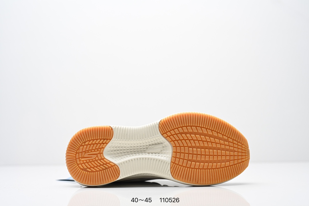 💰170
【新款🔥】Skechers/斯凯奇 男士运动跑步鞋 老爹鞋 Stamina 网面透气 轻便防滑 减震舒适 耐磨 复古 时尚 拼接 休闲 厚底增高运动鞋舒适百搭不累脚！采用记忆泡沫技术，为双脚提供良好的缓震和支撑，适应不同脚型，提升穿着舒适度。采用透气材料，保持脚部干爽，避免汗湿。鞋底设计防滑耐磨，适合多种地面，增强稳定性。高回弹鞋垫，增强能量反馈，提升运动表现。鞋身轻盈，减少行走和运动时的负担，让双脚更加轻松自如。涵盖休闲、运动、时尚等多种风格，适合不同场合和需求。
货号：220851/WMLT
尺码:  40-45
编码:  110526
