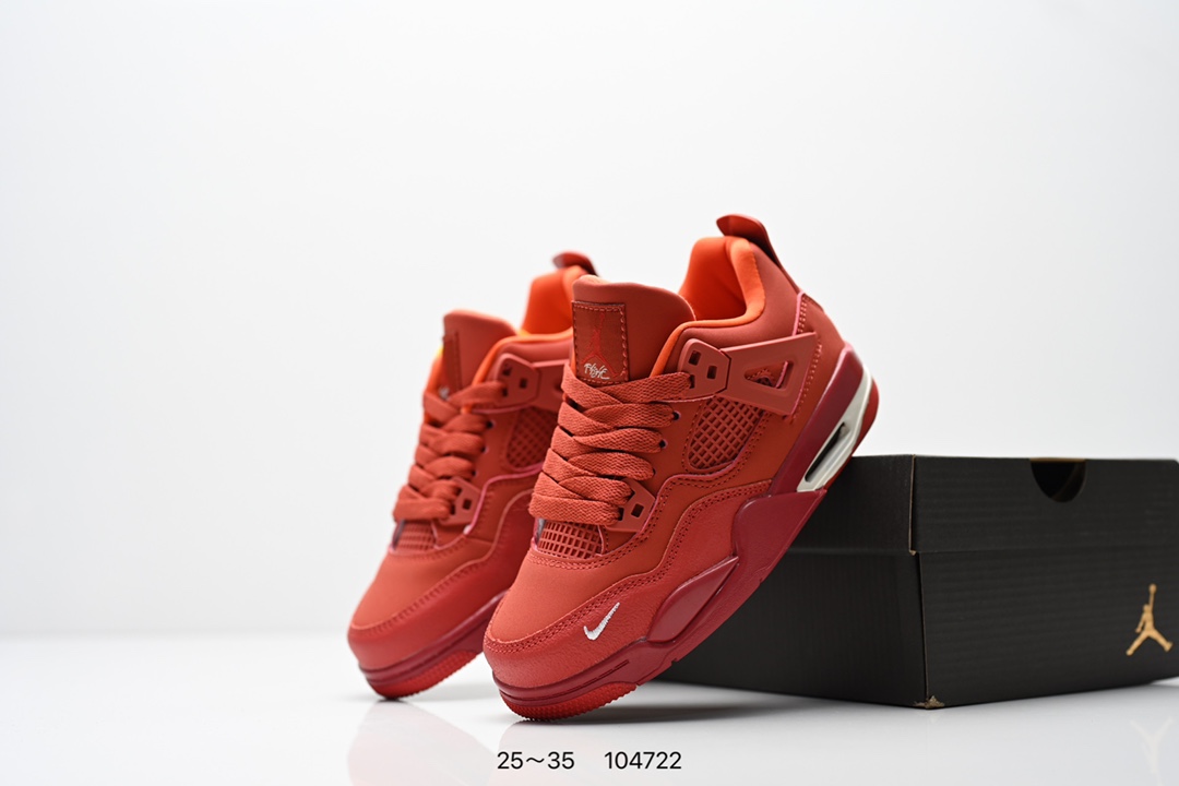 图片[9]-童鞋Air Jordan 4 Retro ”Bred Reimagined“ 2024复刻 皮面黑红 AJ4 乔丹4代 aj4 乔4 黑红2024版 乔丹篮球鞋系列 鞋子依旧保持了经典设计手法，鞋身采用黑色为主色调，搭配水泥灰色细节点缀，材质方面选用带有光泽的黑色荔枝纹覆盖，搭配灰色的内衬、外底以及鞋带孔，鞋舌标签以红色Jumpman Logo刺绣点缀，而后跟的设计则是采用了元年Swoosh Logo，鞋子大底依然是元年设计，凸显出十足的0G气质，最后以黑白灰中底搭配红灰外底完善设计收尾。 货号：FB9927-200 尺码：25～35-选品中心