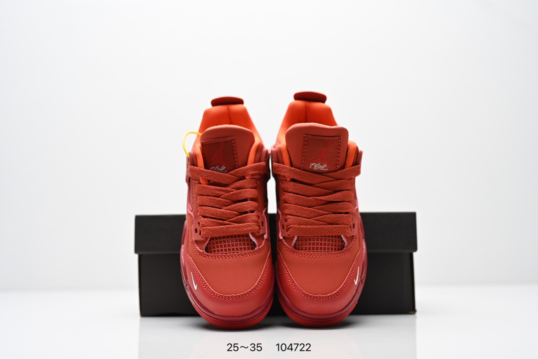 图片[8]-童鞋Air Jordan 4 Retro ”Bred Reimagined“ 2024复刻 皮面黑红 AJ4 乔丹4代 aj4 乔4 黑红2024版 乔丹篮球鞋系列 鞋子依旧保持了经典设计手法，鞋身采用黑色为主色调，搭配水泥灰色细节点缀，材质方面选用带有光泽的黑色荔枝纹覆盖，搭配灰色的内衬、外底以及鞋带孔，鞋舌标签以红色Jumpman Logo刺绣点缀，而后跟的设计则是采用了元年Swoosh Logo，鞋子大底依然是元年设计，凸显出十足的0G气质，最后以黑白灰中底搭配红灰外底完善设计收尾。 货号：FB9927-200 尺码：25～35-选品中心
