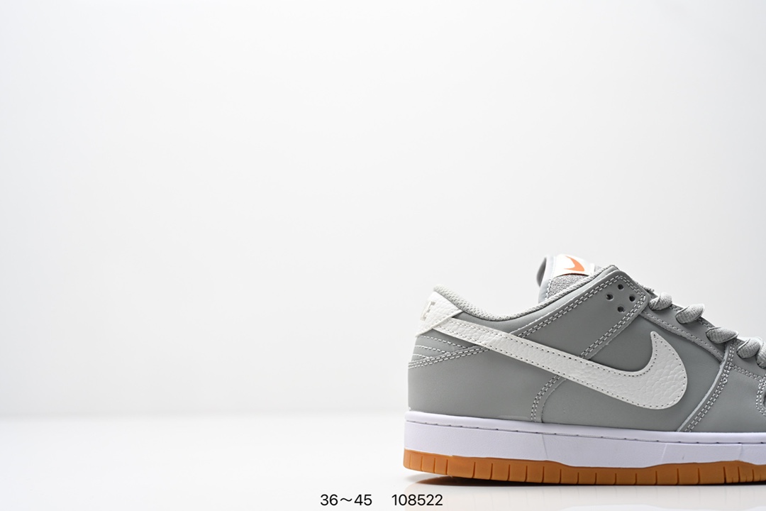 💰150
耐克Nike SB Dunk Low 扣篮系列 复古低帮休闲运动滑板板鞋。采用脚感柔软舒适ZoomAir气垫，有效吸收滑板等极限运动在落地时带来的冲击力，为街头运动者们提供更好的保护。
货号：DV5464-001
尺码：36-45
ID:108522