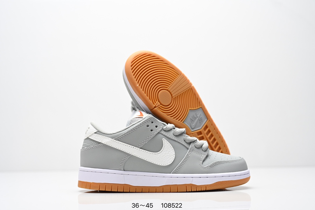 💰150
耐克Nike SB Dunk Low 扣篮系列 复古低帮休闲运动滑板板鞋。采用脚感柔软舒适ZoomAir气垫，有效吸收滑板等极限运动在落地时带来的冲击力，为街头运动者们提供更好的保护。
货号：DV5464-001
尺码：36-45
ID:108522