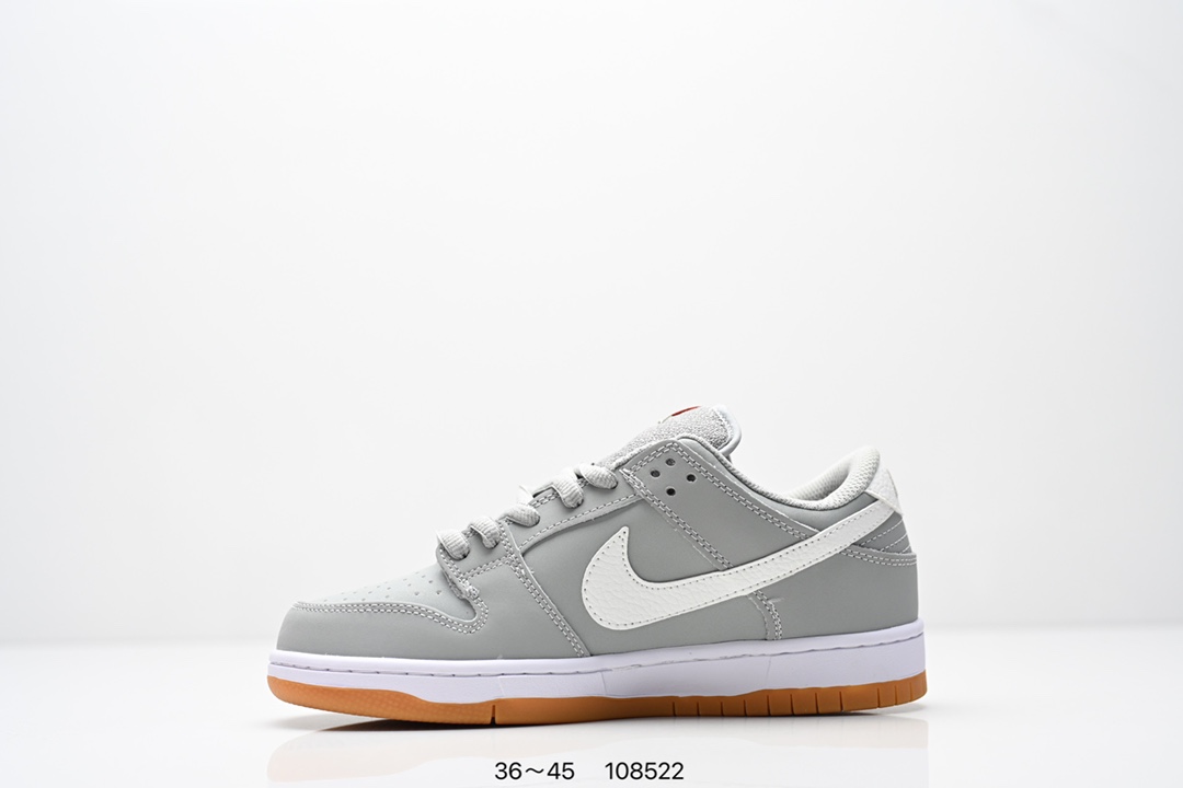 💰150
耐克Nike SB Dunk Low 扣篮系列 复古低帮休闲运动滑板板鞋。采用脚感柔软舒适ZoomAir气垫，有效吸收滑板等极限运动在落地时带来的冲击力，为街头运动者们提供更好的保护。
货号：DV5464-001
尺码：36-45
ID:108522