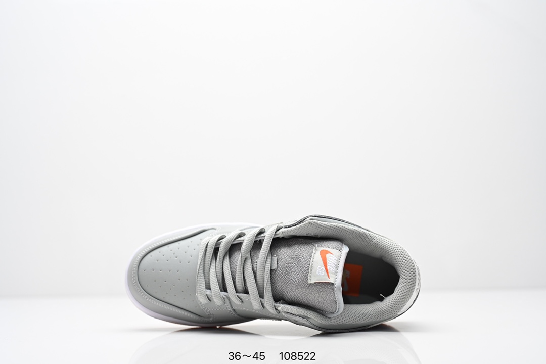 💰150
耐克Nike SB Dunk Low 扣篮系列 复古低帮休闲运动滑板板鞋。采用脚感柔软舒适ZoomAir气垫，有效吸收滑板等极限运动在落地时带来的冲击力，为街头运动者们提供更好的保护。
货号：DV5464-001
尺码：36-45
ID:108522